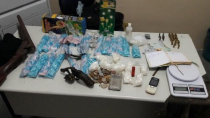BA: Polícia encontra mais de 2 mil porções de cocaína em acampamento do tráfico