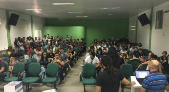 Estudantes e servidores do IF Baiano realizam protesto nesta sexta (13) contra restruturação da rede