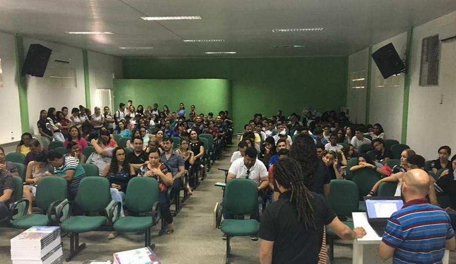 Estudantes e servidores do IF Baiano realizam protesto nesta sexta (13) contra restruturação da rede