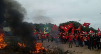 MST bloqueia rodovias em protesto à prisão de Lula