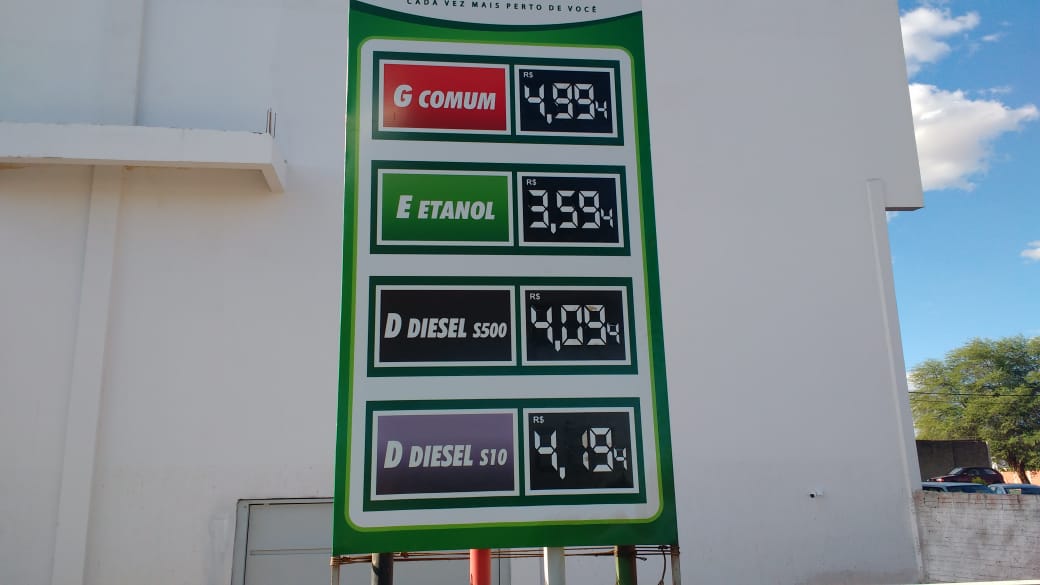Gasolina chega a custar até R$ 4,99 em Guanambi, confira onde encontrar