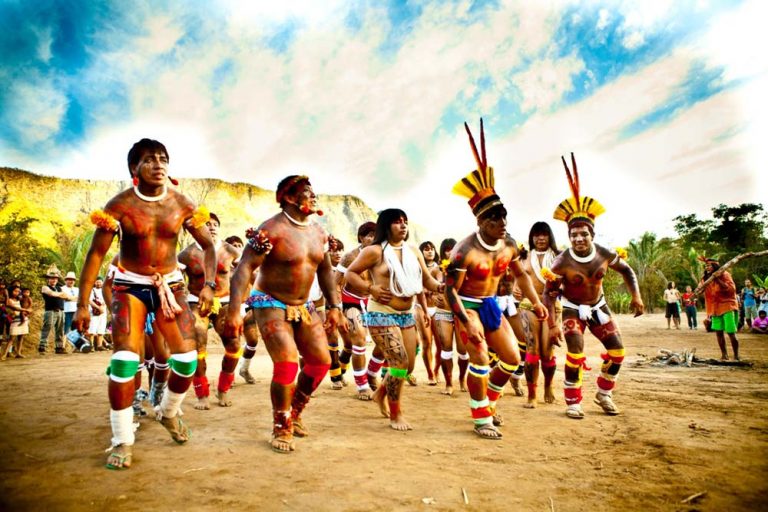 Campanha de vacinação quer imunizar 115 mil índios em todo o país