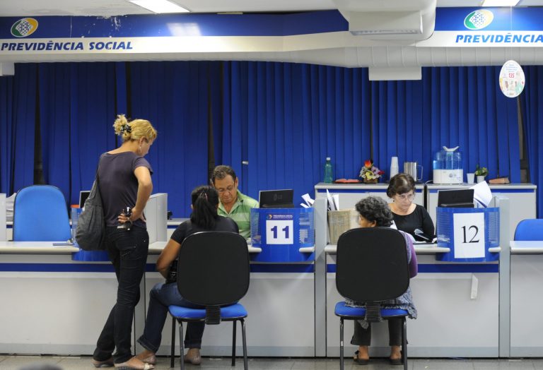 Aposentadoria por idade será aprovada por internet e telefone
