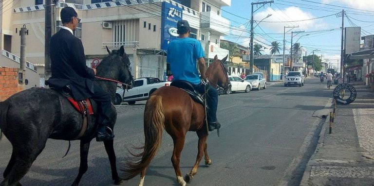 BA: Vereador vai trabalhar a cavalo para protestar contra aumento da gasolina