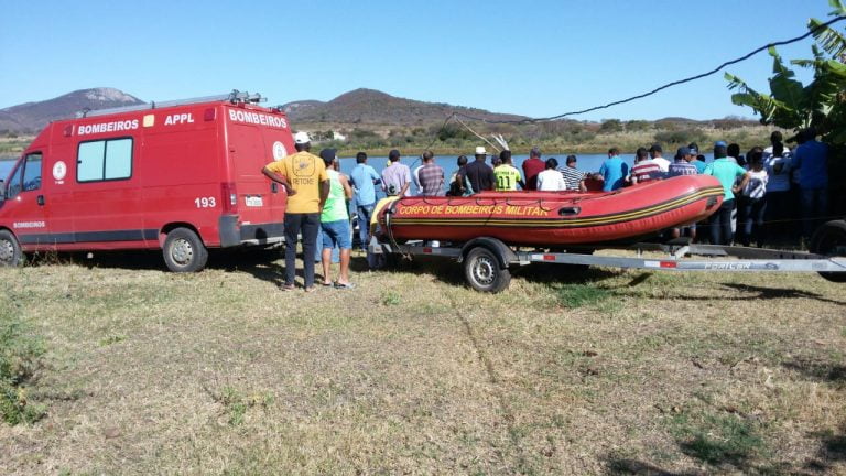 Mergulhadores do Corpo de Bombeiros inicia buscas por homem desaparecido no Poço do Magro