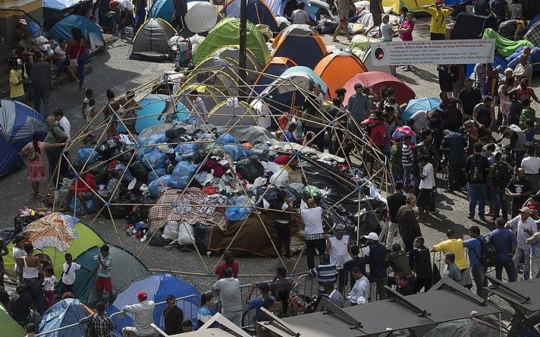 Vítimas do incêndio em São Paulo começam a receber auxílio-moradia