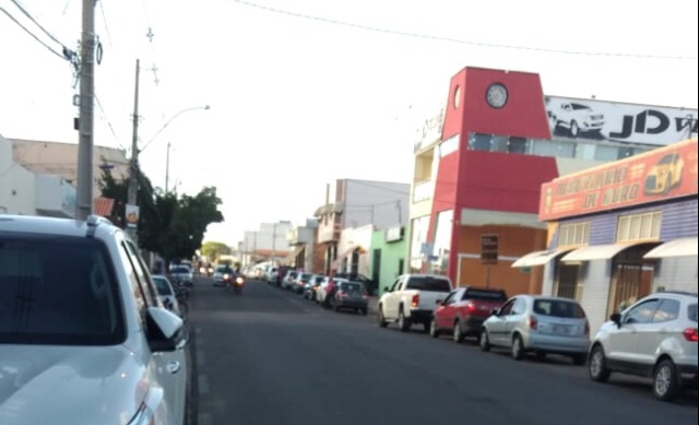 Antes de gasolina chegar, motoristas já formam filas em Guanambi