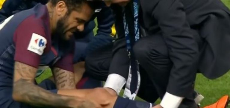 Lesão grave pode tirar Daniel Alves da Copa do Mundo
