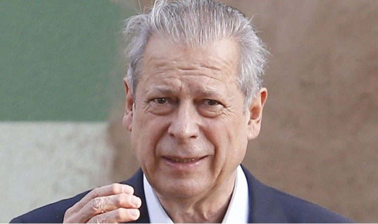 José Dirceu tem até às 17h desta sexta-feira para se entregar à Polícia Federal