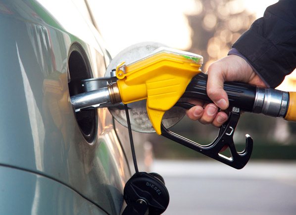 Gasolina vendida nas refinarias está mais barata hoje