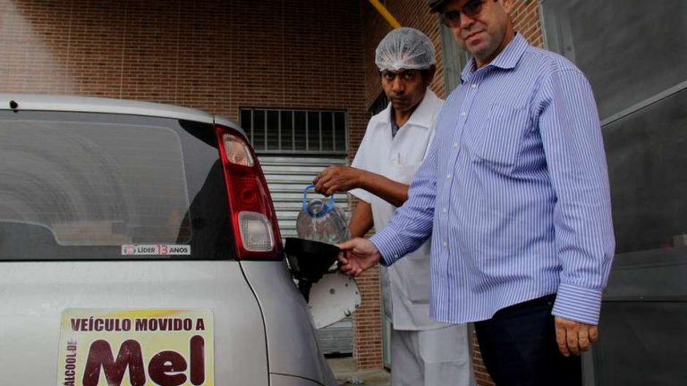 Apicultor faz etanol a partir de mel em Vitória da Conquista e dribla crise dos combustíveis