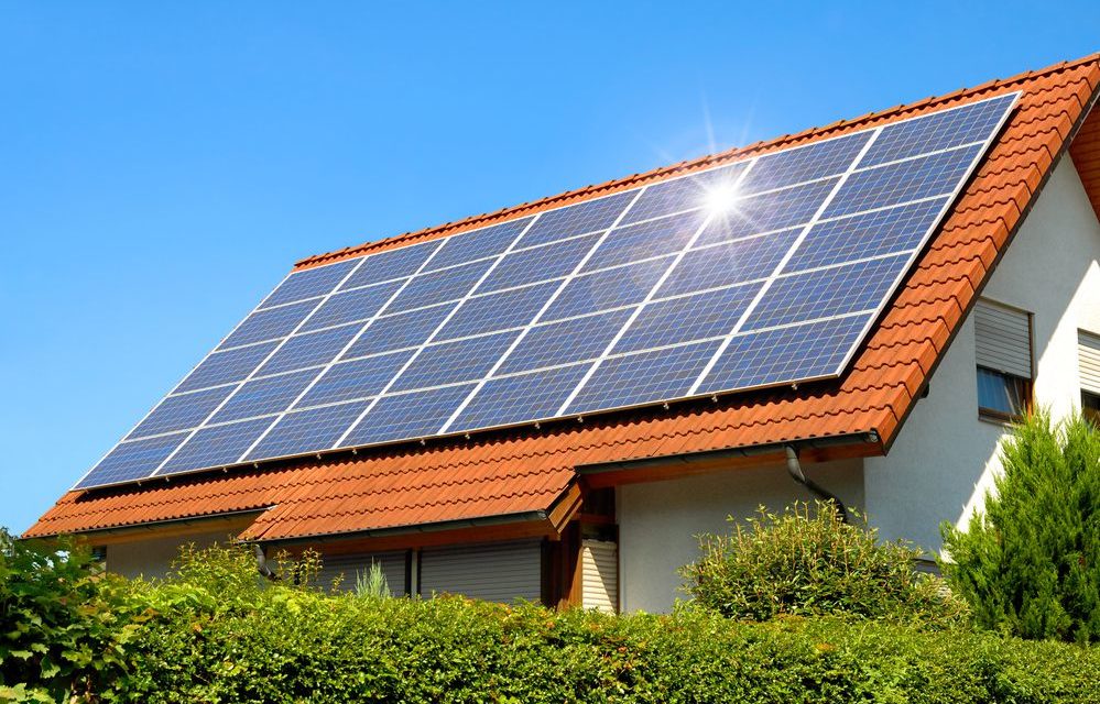BNDES oferecerá empréstimos para pessoas físicas instalarem placas de energia solar
