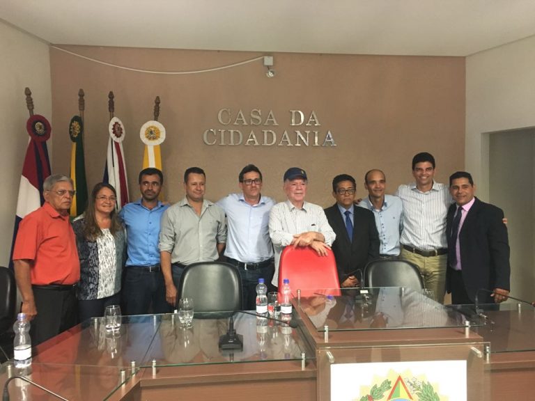 Vice-governador visita Pindaí e assina ordem de serviços de obras para abastecimento e mobilidade