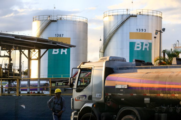 tanques de combustíveis da Petrobras