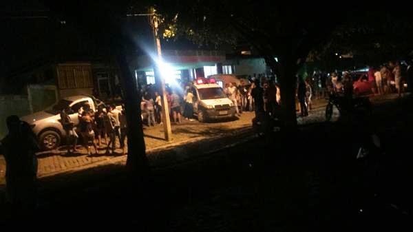 Carro desgovernado invade procissão e deixa 20 pessoas feridas na Bahia