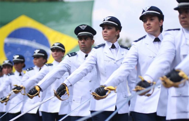 Aeronáutica tem concurso com 104 vagas e salários de até R$ 8 mil