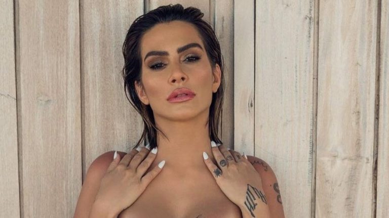 De calcinha e sutiã bege Cleo Pires sensualiza nas redes sociais
