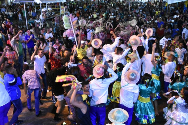 Balança Mas não Cai vence concurso de quadrilhas do São João do Gurutuba e chega ao sexto título