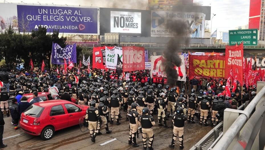 Argentina começa a semana com greve geral