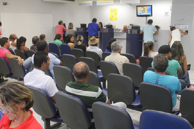 Bancos vão abrir por 4 h em dias de jogo do Brasil; confira os horários