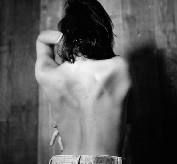 Fotógrafa surpreende e publica foto da atriz Bruna Marquezine sem roupa
