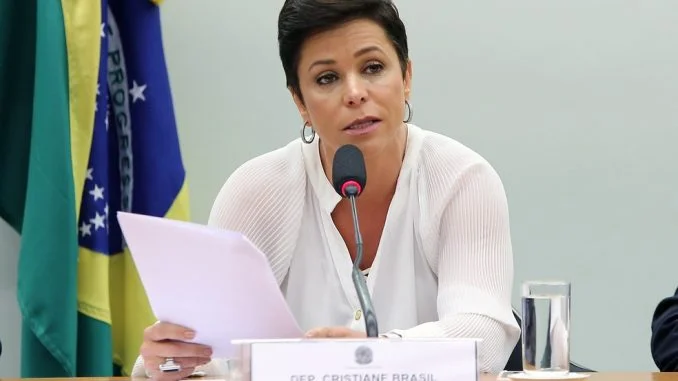 PF faz busca e apreensão em gabinete da deputada Cristiane Brasil