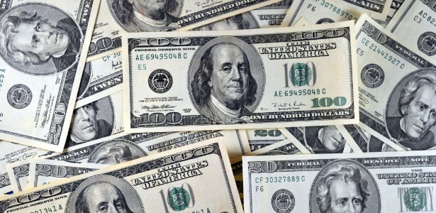 Dólar abre em queda de 0,52%, cotado a R$ 3,7028
