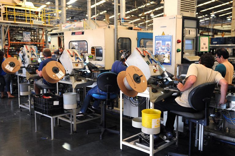 Produção industrial cai 10,9% em maio