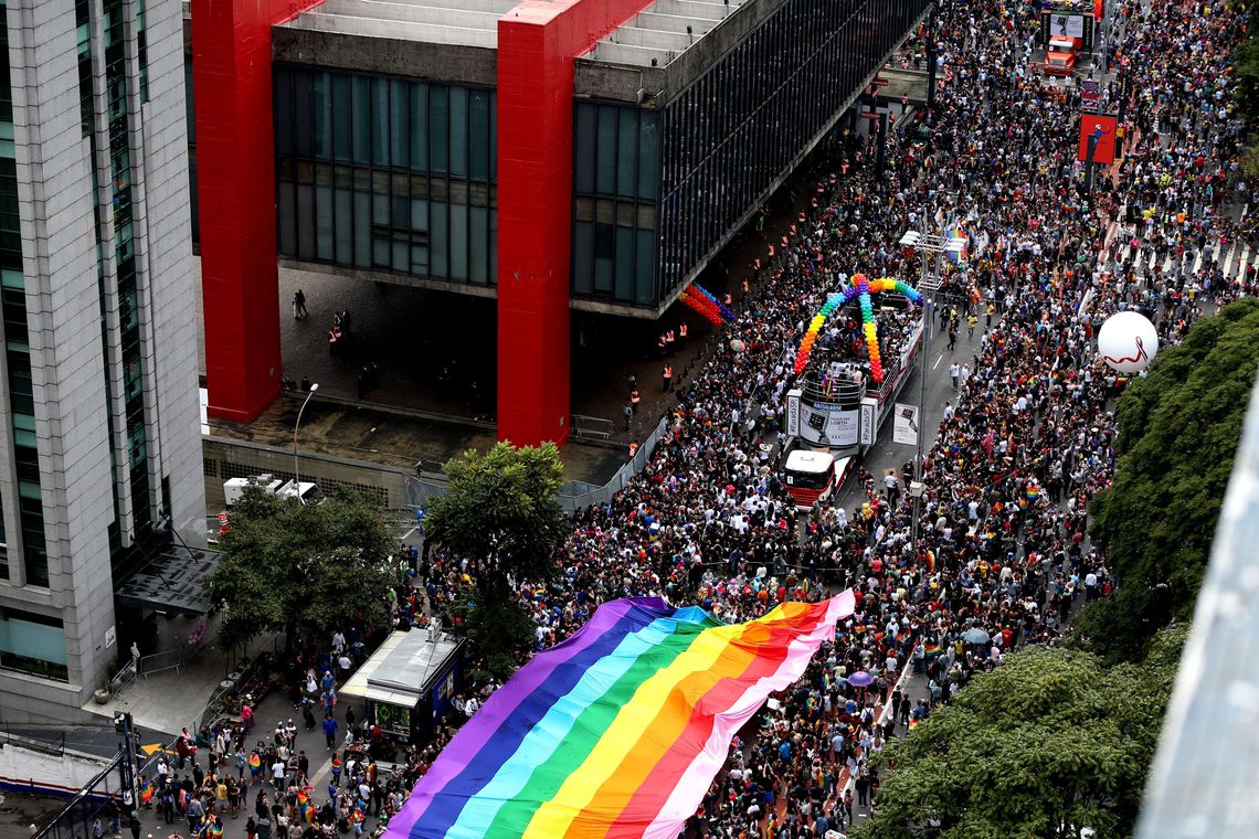 Conscientização política marca 22ª edição da Parada LGBT em São Paulo