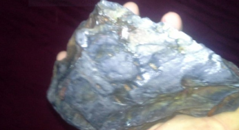 Pedra brilhante é encontrada na zona rural de Palmas de Monte alto