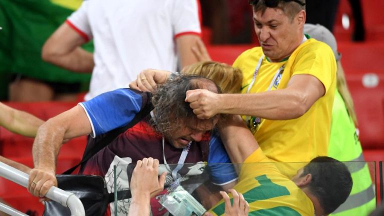 Brasileiros e sérvios brigam após jogo decisivo em Moscou