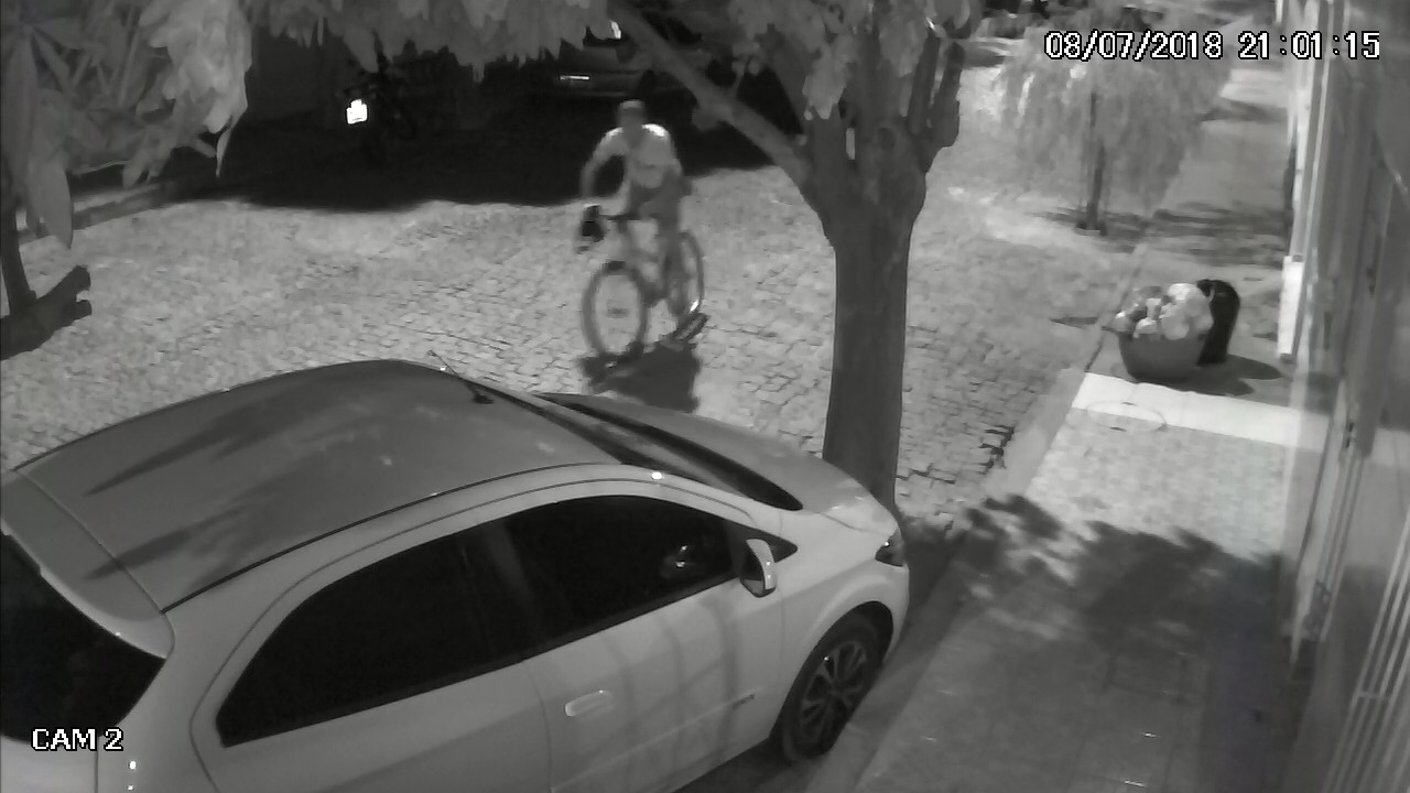 Assaltante rouba celular e foge de bicicleta em Guanambi