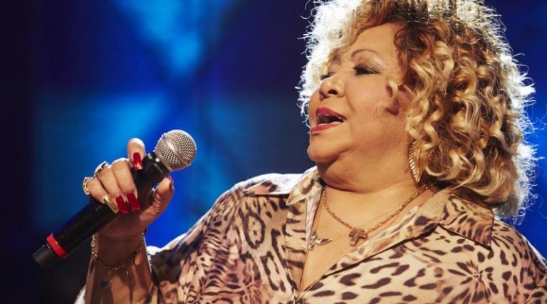 Cantora Alcione é internada em SP e passou por procedimento cirúrgico