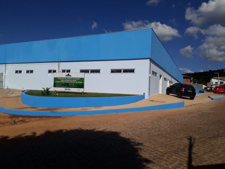 Prefeito de Urandi entrega reforma e ampliação do hospital municipal