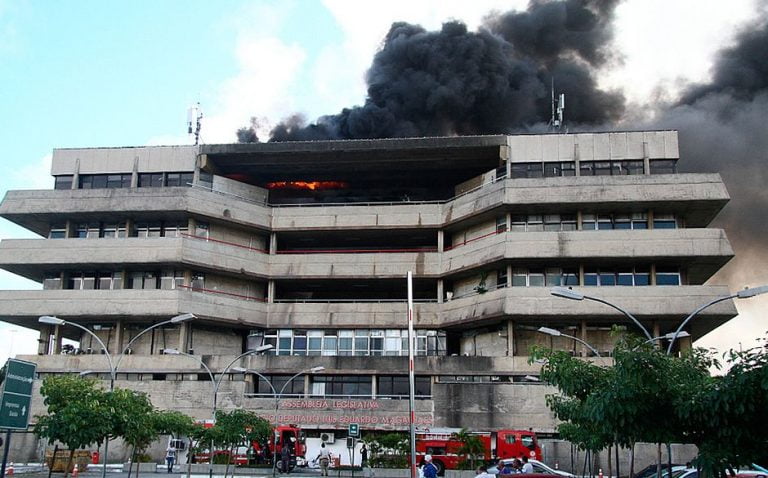 Incêndio atinge prédio da Assembleia Legislativa da Bahia