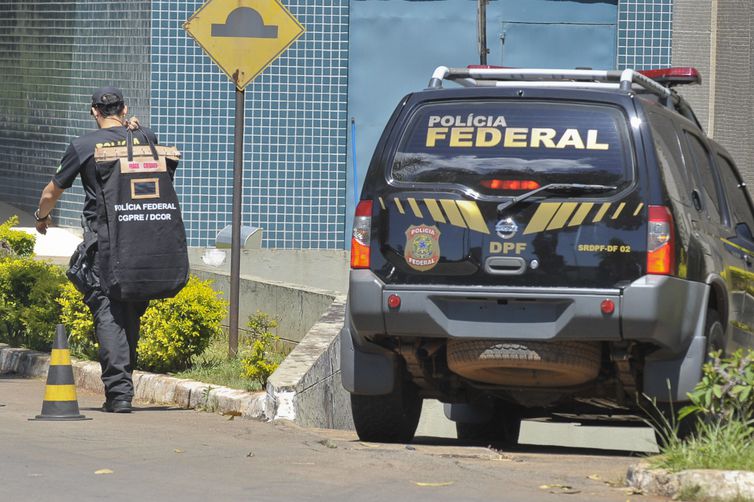 Polícia Federal deflagra operação contra roubo de cargas na Bahia e mais cinco estados