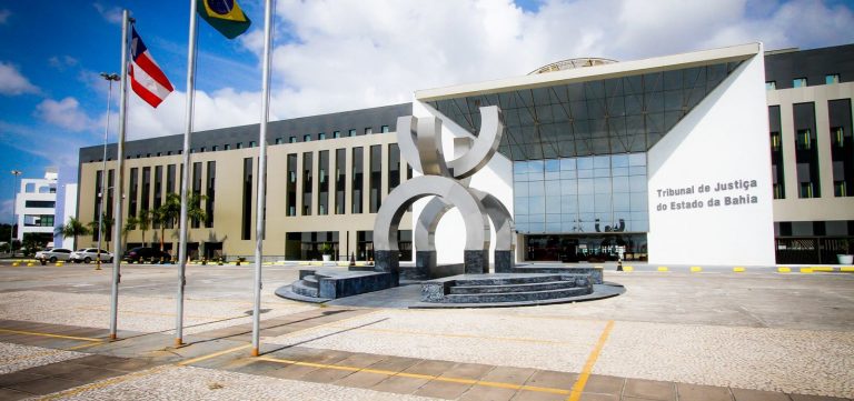 Justiça determina que Prefeitura de Vitória da Conquista exonere procuradores e assessores jurídicos não concursados