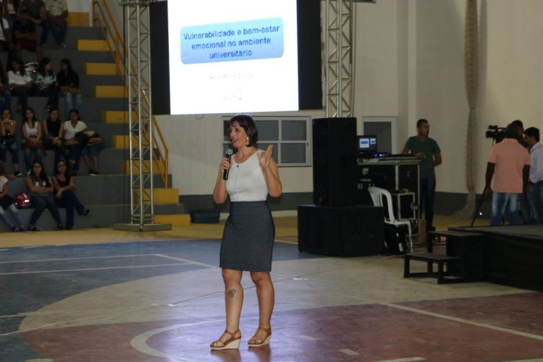 Aula inaugural do semestre na UniFG abordou o tema saúde mental