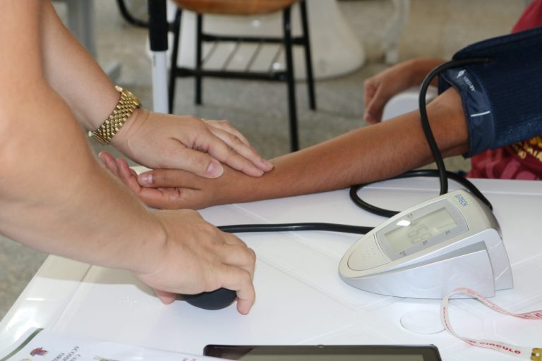 Projeto da  UNEB leva exames gratuitos para trabalhadores da Feira de Guanambi