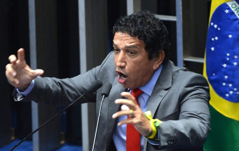 Senador Magno Malta critica "ativismo do Supremo" sobre julgar aborto
