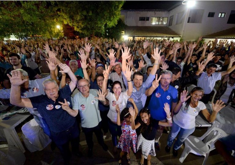 Candidatos fazem campanha em Guanambi