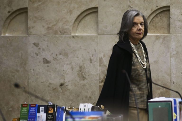 Segunda mulher a presidir STF, Cármen Lúcia deixa cargo nesta quinta
