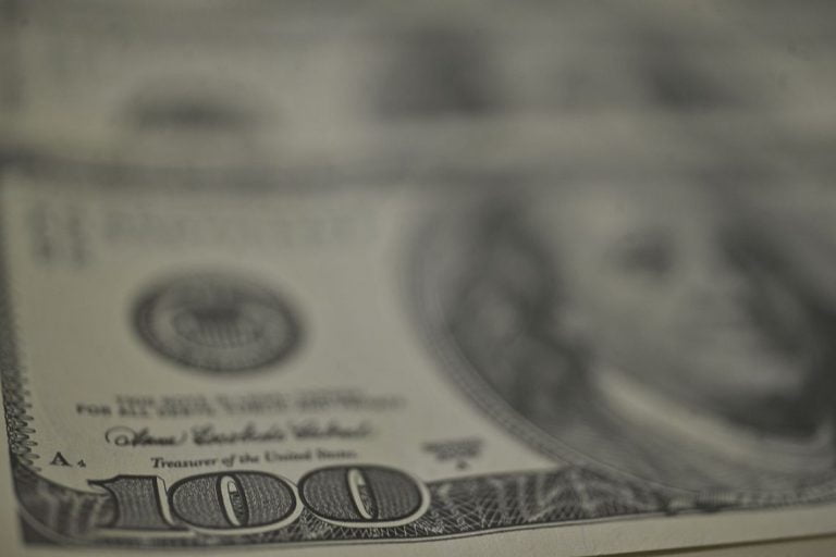 Alta do dólar faz BC elevar projeções para inflação