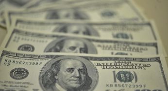 Dólar fecha em alta, cotado a R$ 3,83
