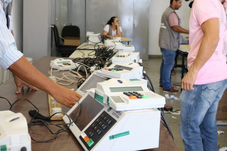 Fórum eleitoral de Guanambi realiza preparação das urnas para as eleições