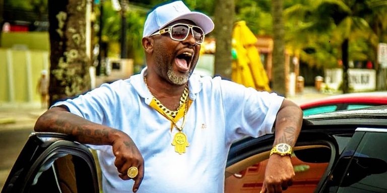 Mr. Catra era formado em direito, falava quatro línguas, tinha três esposas e 32 filhos