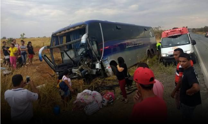 Ônibus com passageiros guanambienses se envolve em acidente no Norte de Minas