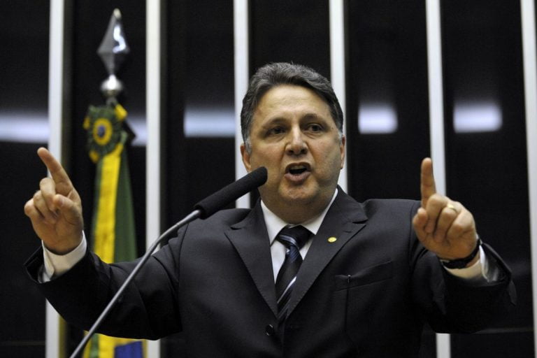 STJ nega recurso para manter direitos políticos de Garotinho