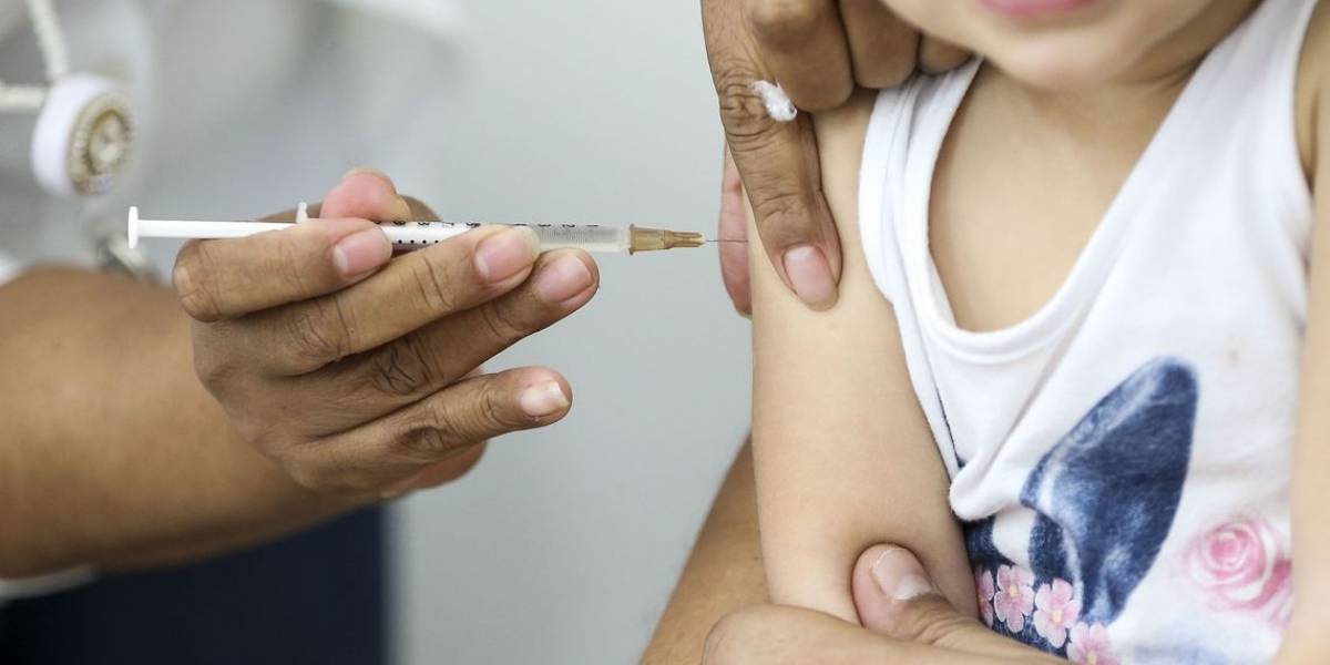 Governo lançará vídeos combatendo fake news sobre vacinação