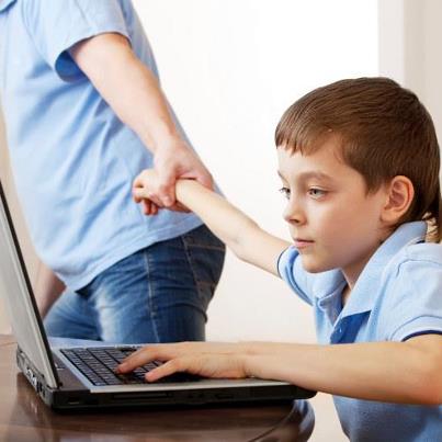 Uso excessivo de internet na adolescência pode causar problemas à saúde